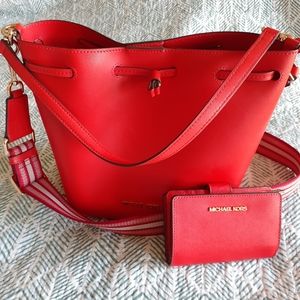 Michael Kors🧡 Mandarin🧡 bucket bag
